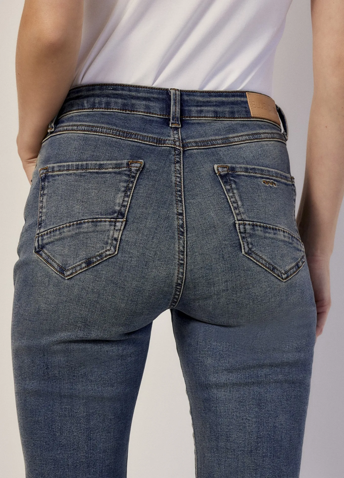 blue_daze_denim_tapered_jeans_5.webp Blue Daze Denim Tapered Jeans>Summum Best Sale