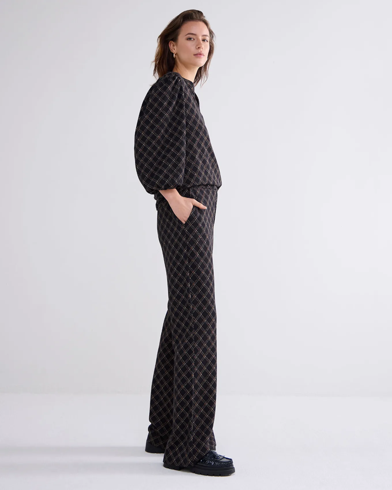 flared_broek_ruitdessin_3.webp Flared Broek Ruitdessin>Summum Cheap