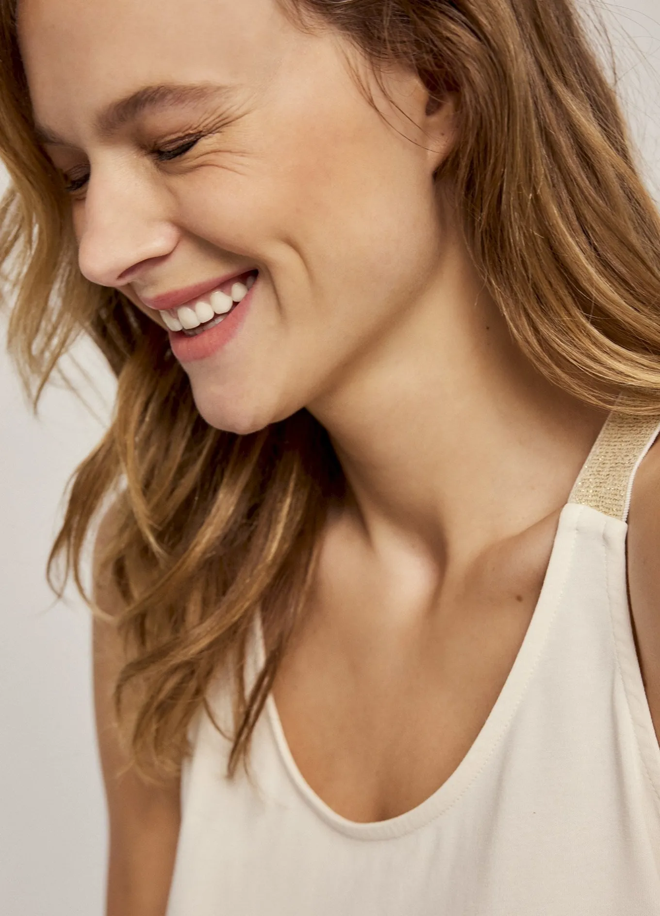 luxury_basic_singlettop_met_gekruiste_schouderbanden_5.webp Luxury Basic Singlettop Met Gekruiste Schouderbanden>Summum Outlet