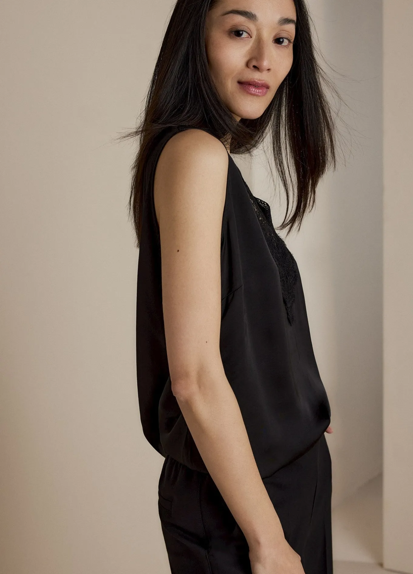 satijnen_top_met_kant_2-1.webp Satijnen Top Met Kant>Summum Flash Sale